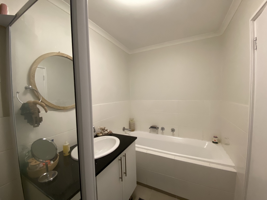 To Let 1 Bedroom Property for Rent in Muizenberg Western Cape
